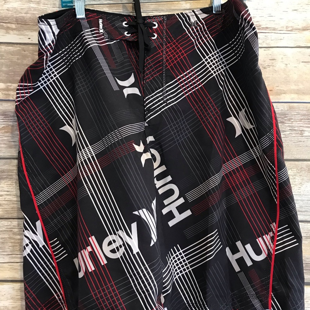 Men’s size 36 Hurley board shorts